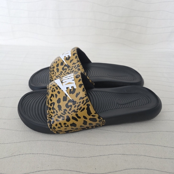 Nike Womens Victori One Slides Leopard Print Sandals Shoes CN9676-700 Size 7 - Picture 2 of 11